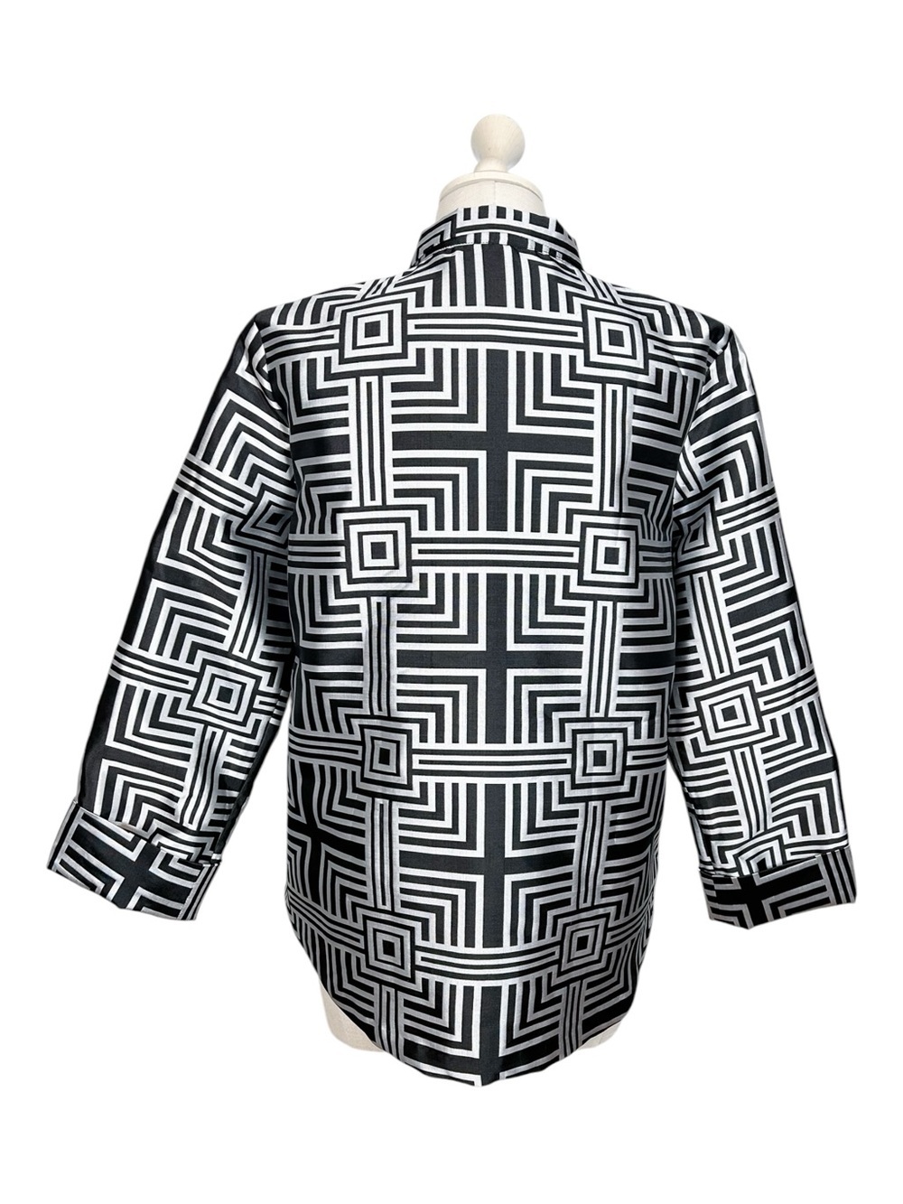 Connie Roberson Black and White Geometric Button Jacket - Picture 3 of 7